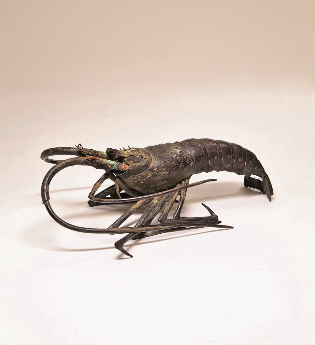 A SUPERB JAPANESE Iron lobster that can move joints: A SUPERB JAPANESE Iron lobster that can move joints 鐵打自在龍蝦 ◆size:L22cm PROVENANCE：Japanease Collector AUCTION Catalog:https://book.yunzhan365.com