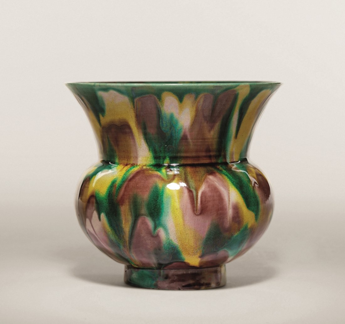 A FINE FAMILLE DRAIN: A FINE FAMILLE DRAIN 清素三彩渣斗 ◆size:H12cm "款識：良壁之珍雅製備註：舊木