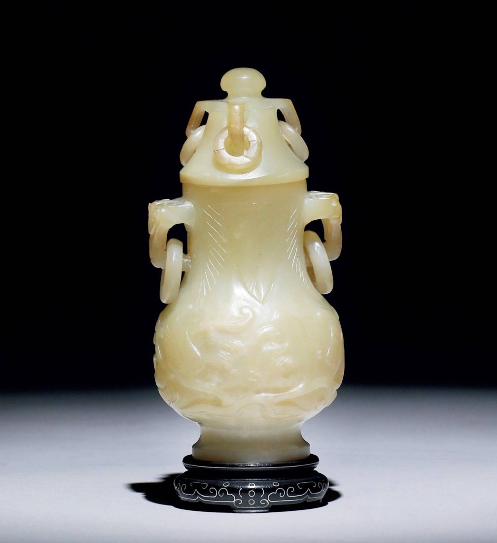 A white Jade vase: A white Jade vase å‚™è¨»ï¼šç´«æª€åµŒéŠ€çµ²åº§,SizeH13cmâ˜…WEB Catalogï¼šhttps://book.yunzhan365.com/bookcase/jvtek/index.html