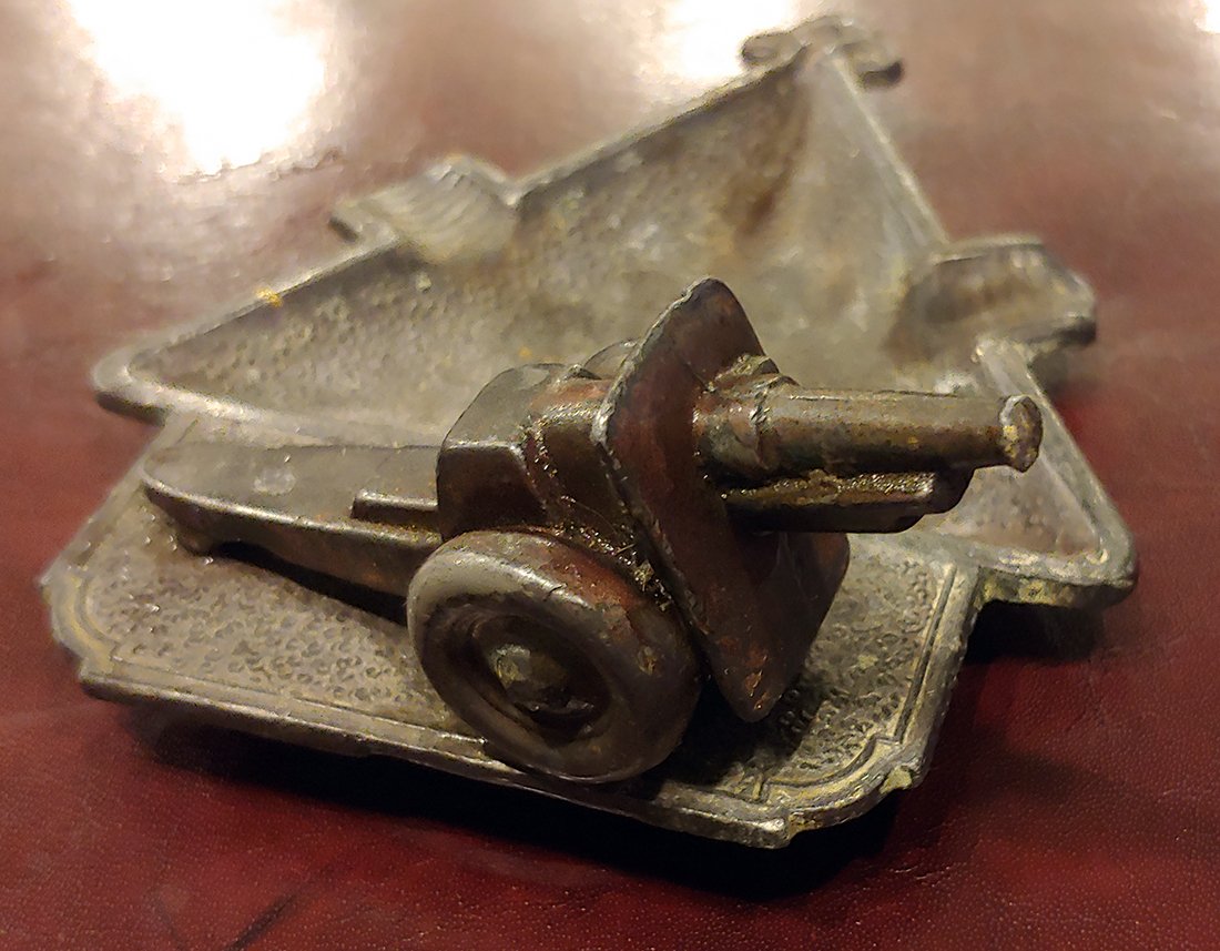 World War 1 WWI Artillery Motif Cigarette Ash Tray.: Appealing World War 1, world war one, ww1, wwi, white metal cigarette ash tray. Has field piece cannon as decorative border icon. "Smoke 'em if you've got 'em. If not, get 'em from your squad leader."