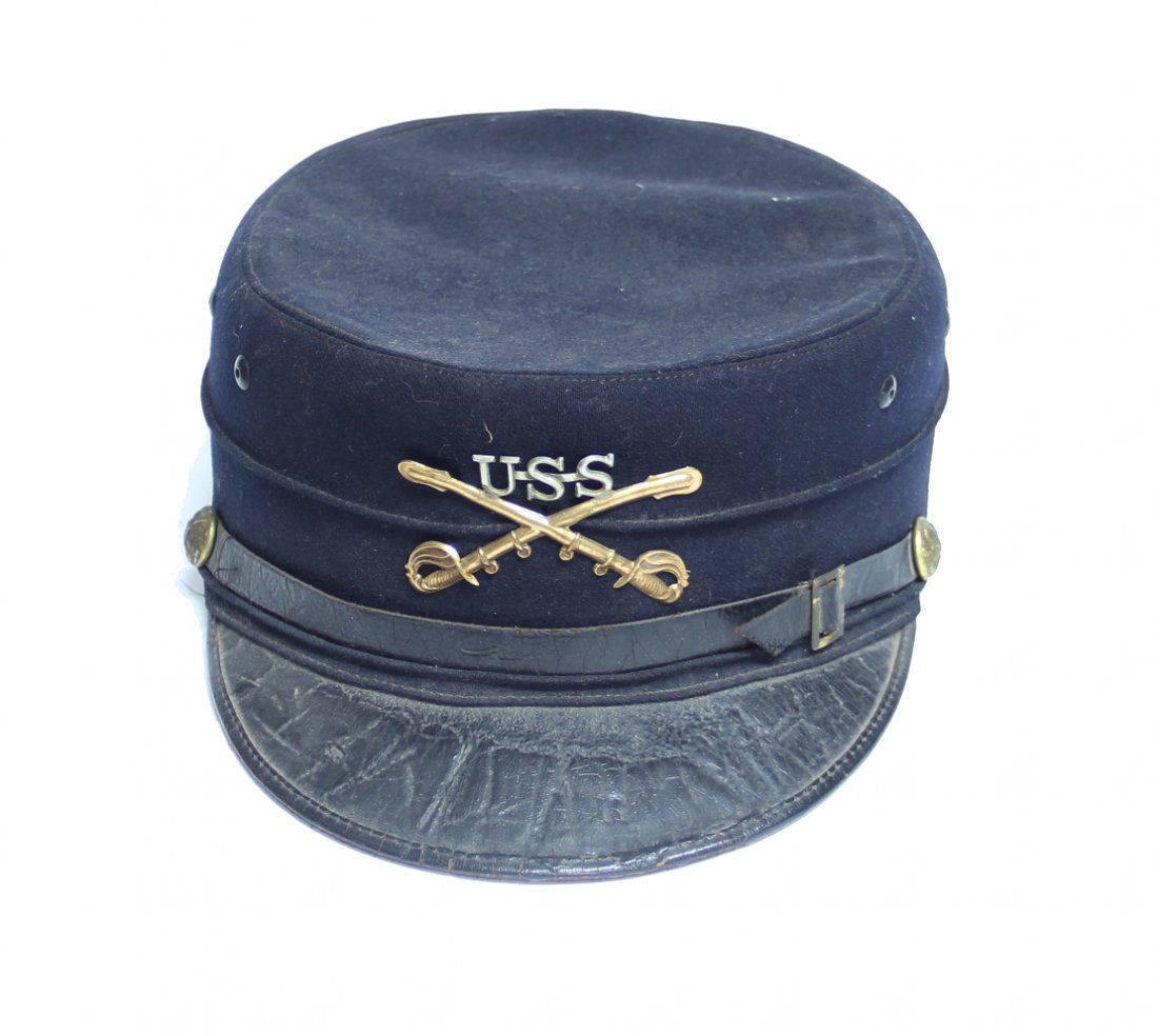 US 1895 Pattern Undress Cap for Garrision and Field Use: A regulation US pattern 1895 enlisted man's undress cap for use in garrison or the field. This pattern was introduced late in the period of the Indian Wars and shows up in photos of troops posted in w
