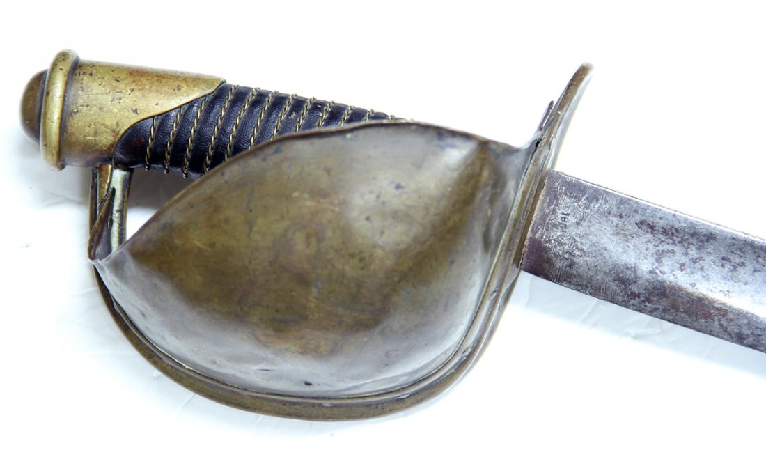 Civil War 1861 USN Navy Cutlass: This is the regulation US Navy cutlass of the Civil War. These cutlasses were modeled on a contemporary French cutlass and replaced the old US Navy 1841 pattern, which was heavier and, like the artill