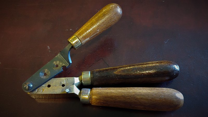 Double Cavity Bullet Mold Colt Patterson Revolver: -NO RESERVE-High quality, excellent condition, contemporary copy of the original bullet mold supplied with Sam Colts early Patterson, New Jersey made revolvers. Brass body, steel sprue cutter, wood ha
