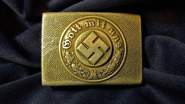 World War two German Belt Buckle: German Nazi ww2 ww11 world war 2 German Belt Buckle, gold tone, Gott mit uns with swastika at center. Hooks on reverse good. This can be shipped/mailed by US Mail for $8.00. Insurance is $1.50 per $10
