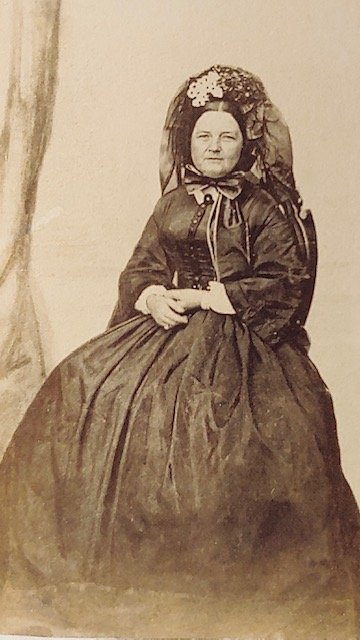 Civil war CDV photo Mary Todd Lincoln: Civil war CDV photo Mary Todd Lincoln. A nice clear portrait of Abraham Lincoln‘s crazy wife taken after the assassination. This can be mailed without insurance for one dollar or it can be mailed wi