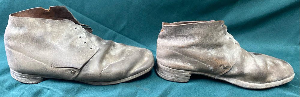 REAL MARKED CIVIL WAR YANKEE SHOES / BROGANS: Scarce doesn't begin to tell the story. Pair of Union Army Issue "bootees" or "Jefferson boots,". This regulation Union Army issue pair has the correct square-toes, pegged soles and nailed heels. Four