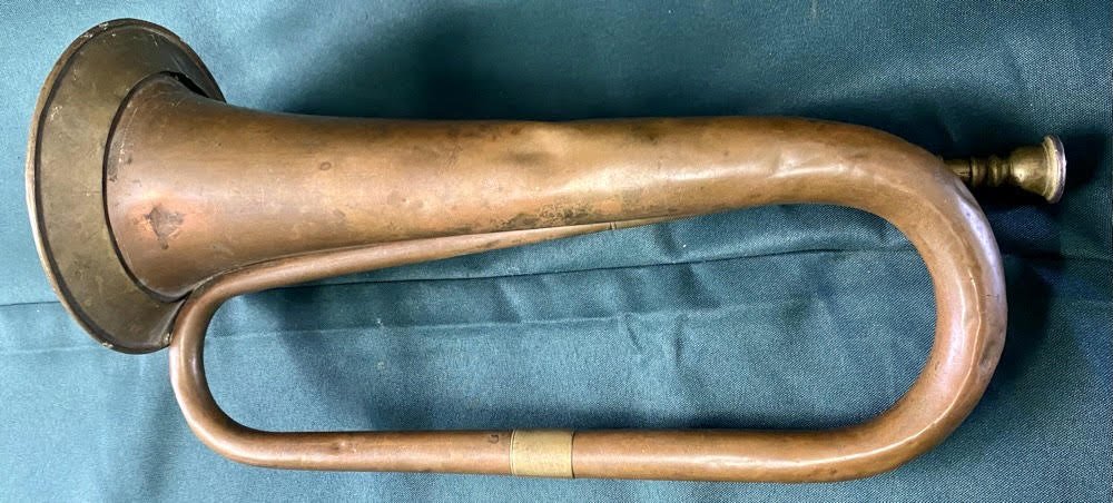 Likely Confederate Used Civil War Bugle: Classic 1840s 1860s single twist copper bugle with brass bell garland. This single twist copper pattern first appears in England in the War of 1812 and Napoleonic Wars. Virtually identical to the US m