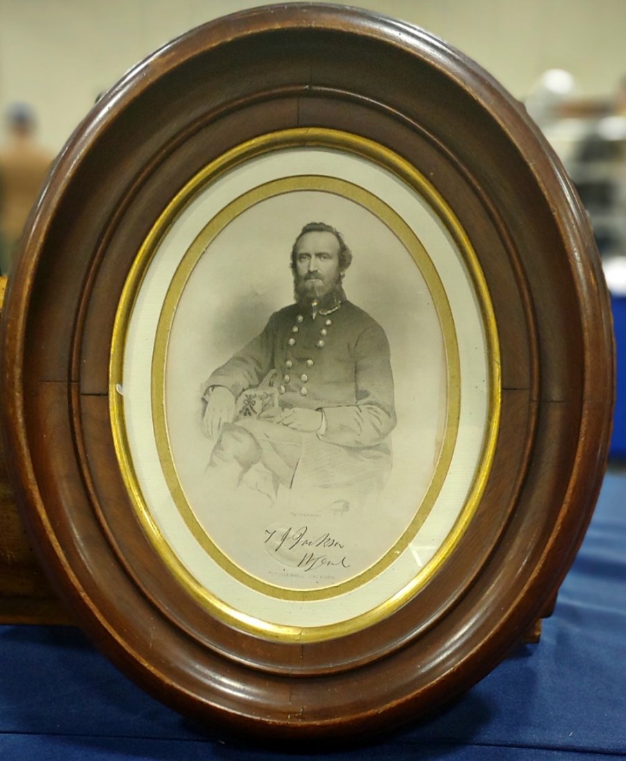 Stonewall Jackson Portrait by A.H. Ritchie period frame: Superb quality engraving by A.H. (Alexander Hay) Ritchie of Stonewall Jackson with facsimile signature at bottom. In an very nice Victorian oval walnut frame and mat. Ritchie specialized is mezzotints