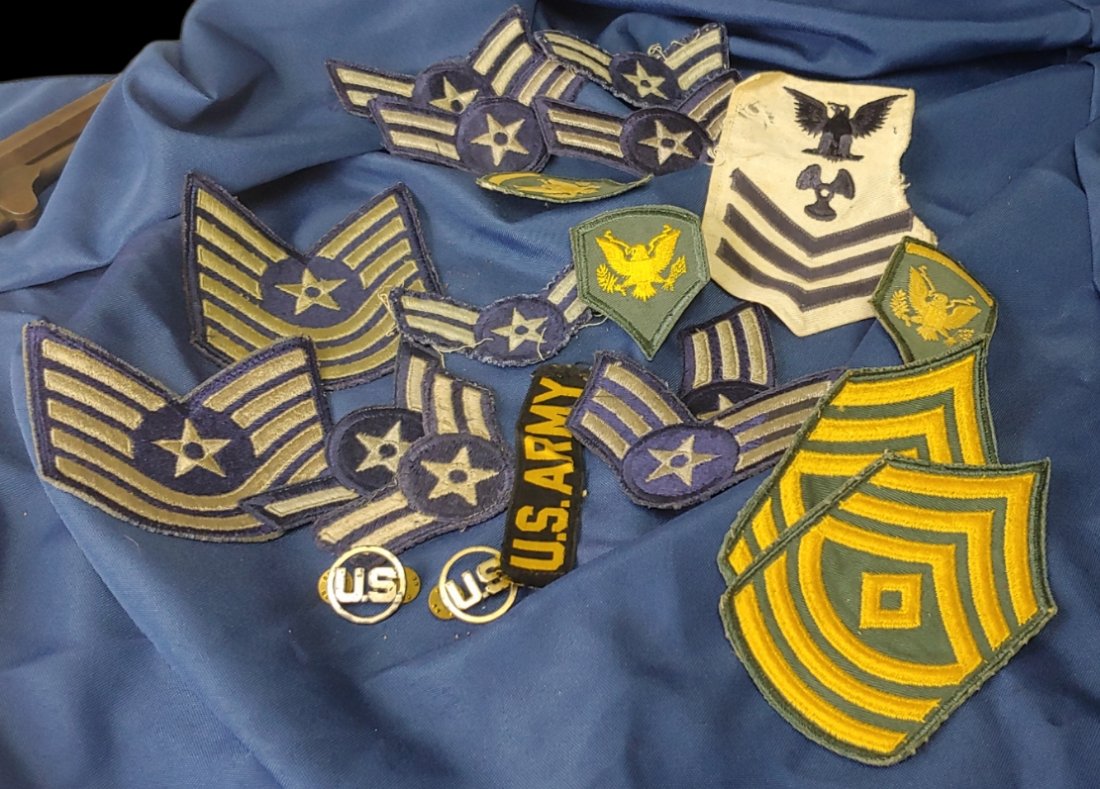 World War II ww2 insignia: I assume this is world war 2, but some might be Korean War. You be the judge. Materials, Packing, and Postage Shipping on this item is $5.00. Insurance is $1.50 per hundred. Signature required service