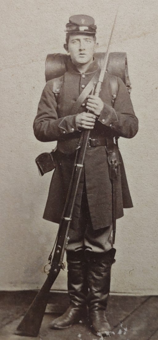 CDV photo Union soldier w/ captured Confederate Arms & Gear: This is quite a significant piece of Civil War photo history. It is one of the few existing photos showing a Union soldier equipped and armed with captured Confederate accoutrements and weapons. A few