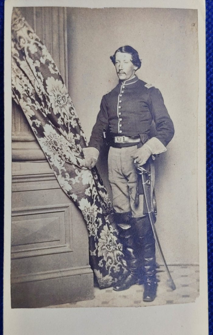 Exceptional CDV photograph armed Union Cavalry Officer Custer like: A very exciting CDV (carte de visite) photograph of a dashing Yankee horse soldier. Our cavalry officer subject stands tall and lean in his over-the-knee high cavalry boots, custom cavalry jacket w/ s