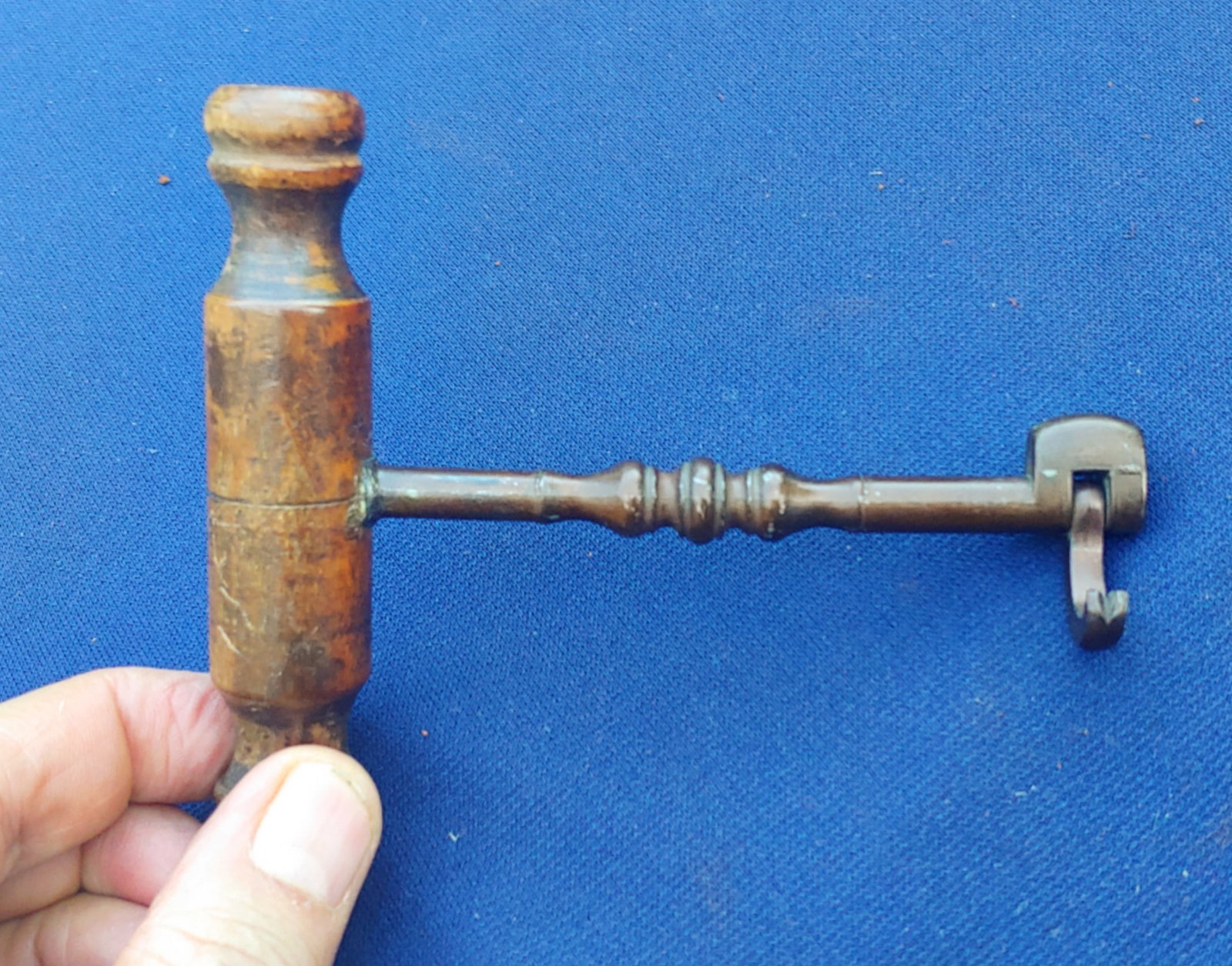 Rev War to War of 1812 Era Tooth Key (Puller): UPDATE! GOOD FRIEND AND MEDICAL ANTIQUES AUTHORITY ALEX PECK HAS EMAILED SAYING THE STEEL PORTION OF THIS TOOTH KEY IS A REPLICA/REPRODUCTION MADE 70 YEARS AGO BY A DENTAL SUPPLY COMPANY AS A PROMOTIO