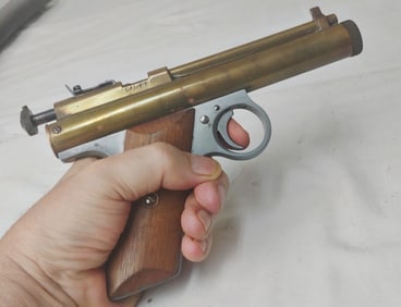Benjamin Franklin precision CO2 target pistol.