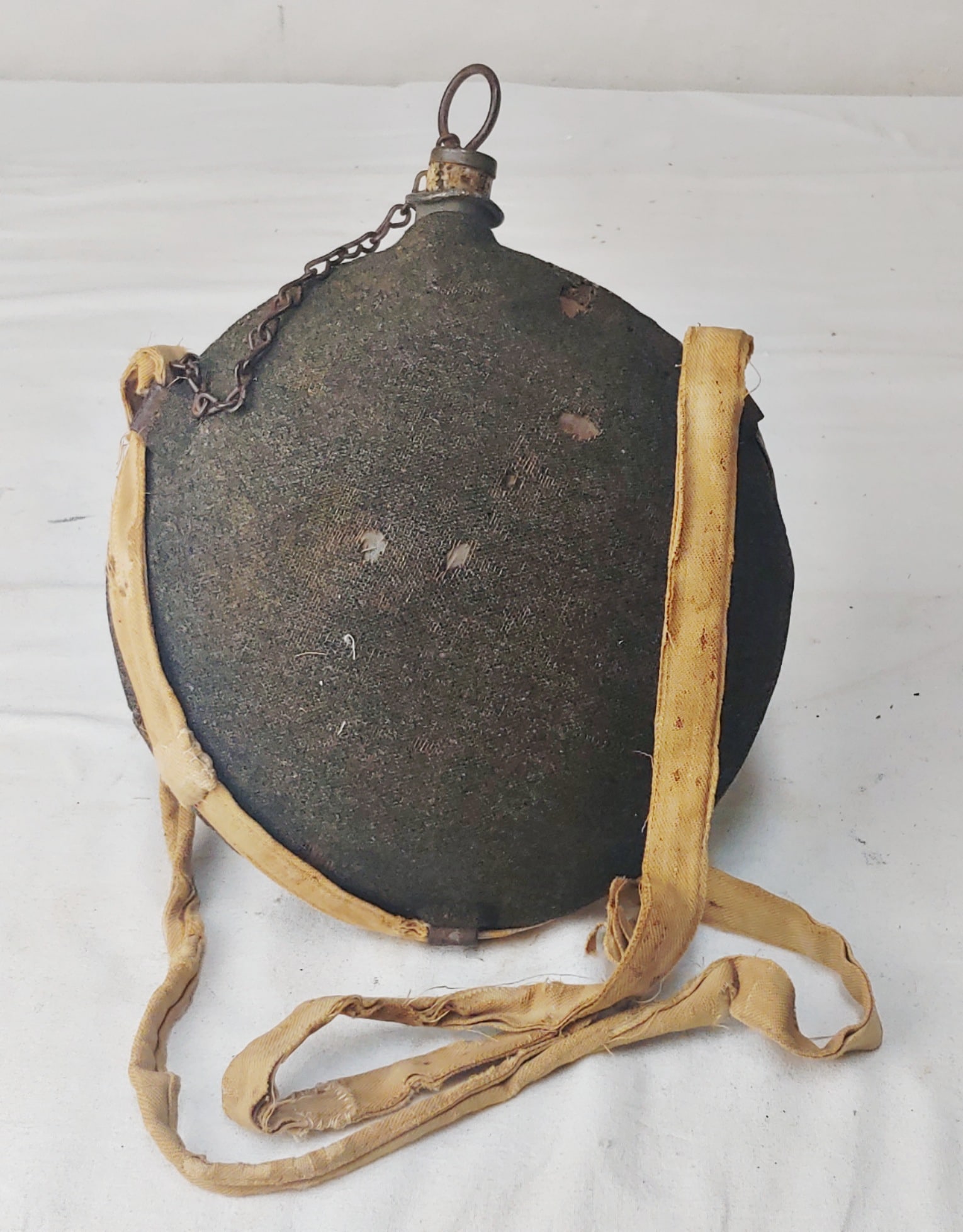 Civil War canteen with original blue wool cover shoulder strap and stopper: A complete Union Army smooth side canteen with the original wool cover, linen shoulder stop, stopper, and chain . Excellent overall condition with just a few minor moth nips and a little bit of frayin