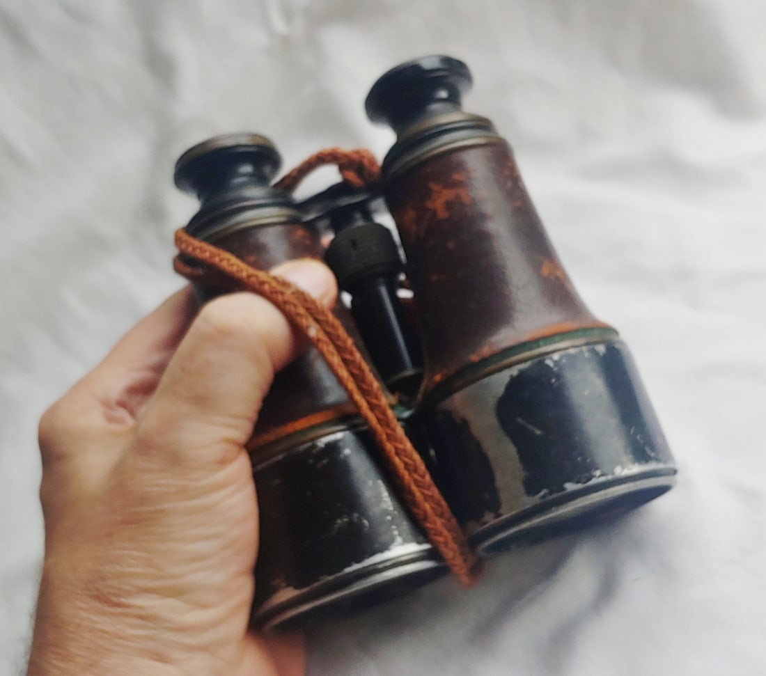 English made Confederate binoculars: this pair of binoculars made by Ross in London are in excellent condition showing just expected handling age . Ross was in business during the Civil War and absolutely supplied binoculars for the Civi