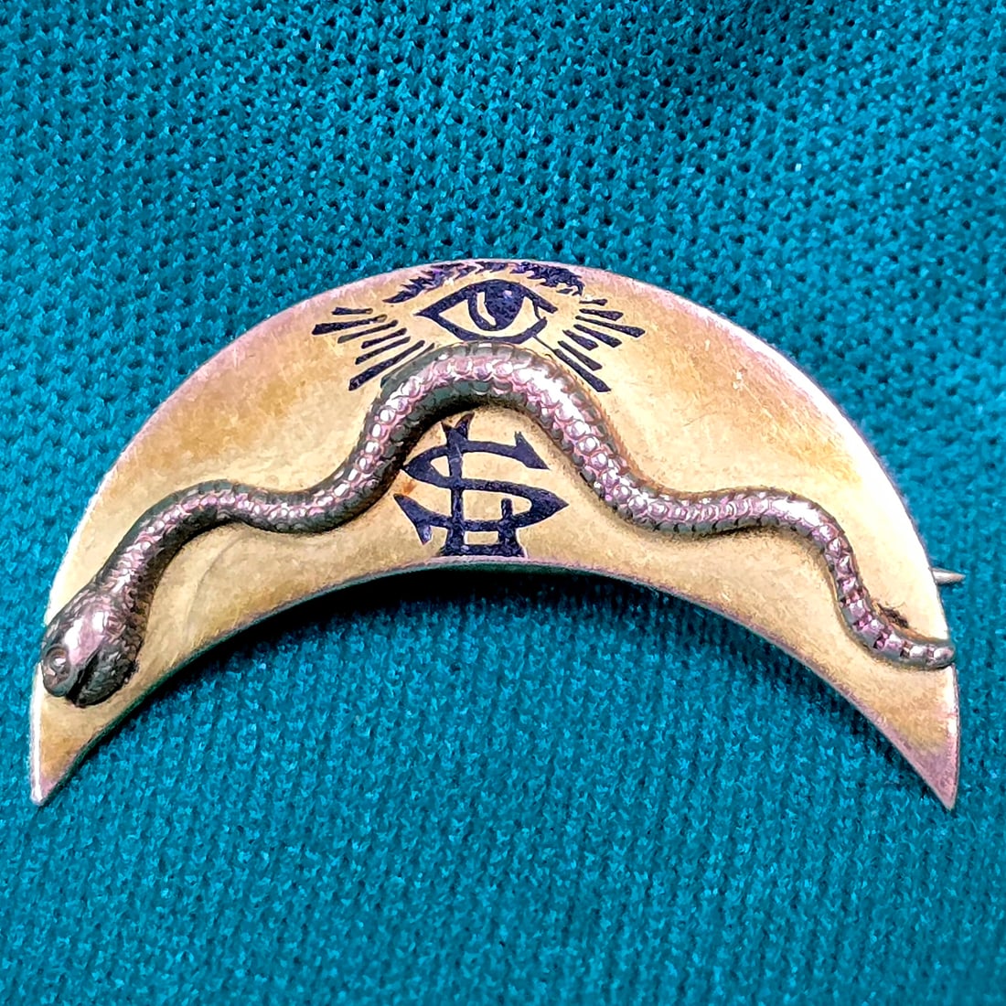 Gold Sons of Liberty Society Pin Masonic: A genteel and refined small gold pin bearing the symbols of the 1765 group The Sons of Liberty of NO TAXATION WITHOUT REPRESENTATION FAME. The pin is engraved with the all seeing Masonic Eye of God (w
