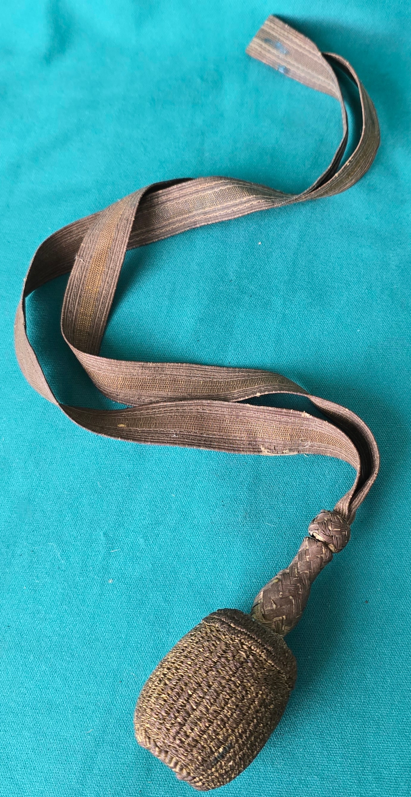 ww2 Japanese Sword Knot - Portepee: Nice WW2 Japanese military dress knot in great condition. Embroidered bullion. $15 for packing, shipping, and signature service. Insurance is $2 per hundred dollars in value. No shipments outside USA.