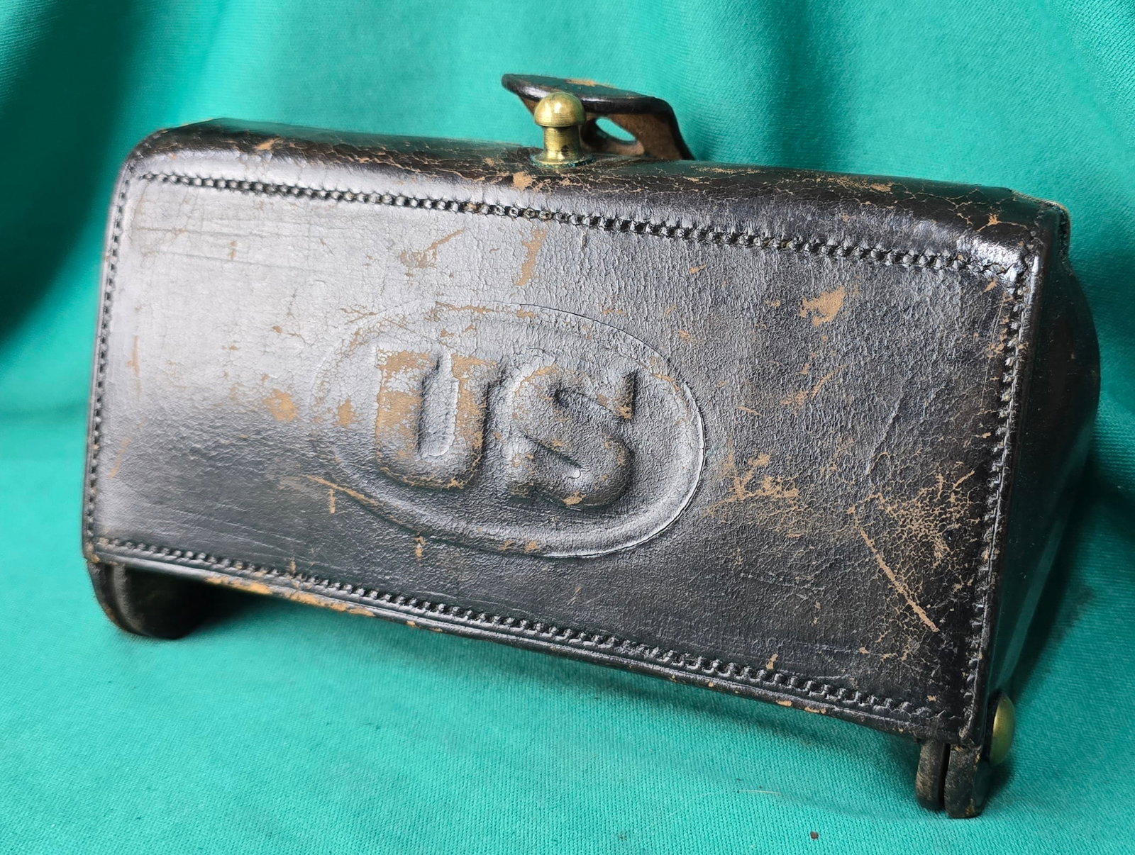 Indian War 45/70 McKeever Cartridge Box & Ammo: U.S. Army M1874 Cartridge Box. 7 x 4 x 1.5”, embossed “US” . Has two rows of ten canvas loops for twenty .45-70 caliber cartridges, 16 of which are still present. Shows light wear with s