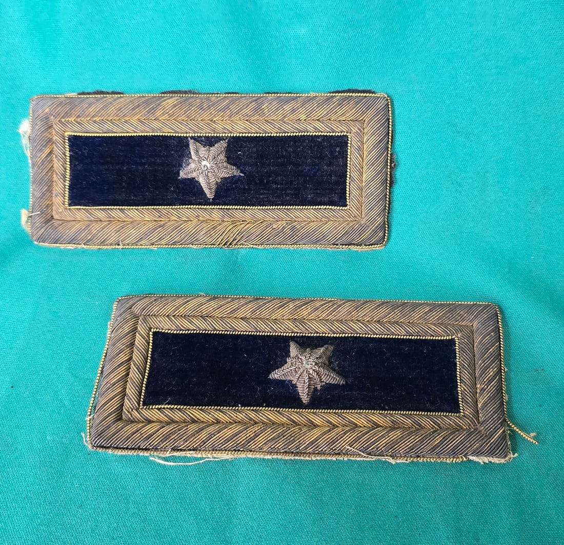 Superb Spectacular Civil War Extra Rich General's Shoulder Straps.: One of the finest sets of Civil War Brigadier's straps I've owned. Virtually identical to those worn by Gen. Buford shown in the clip art. Superb condition, large size, velvet centers, double bullion 