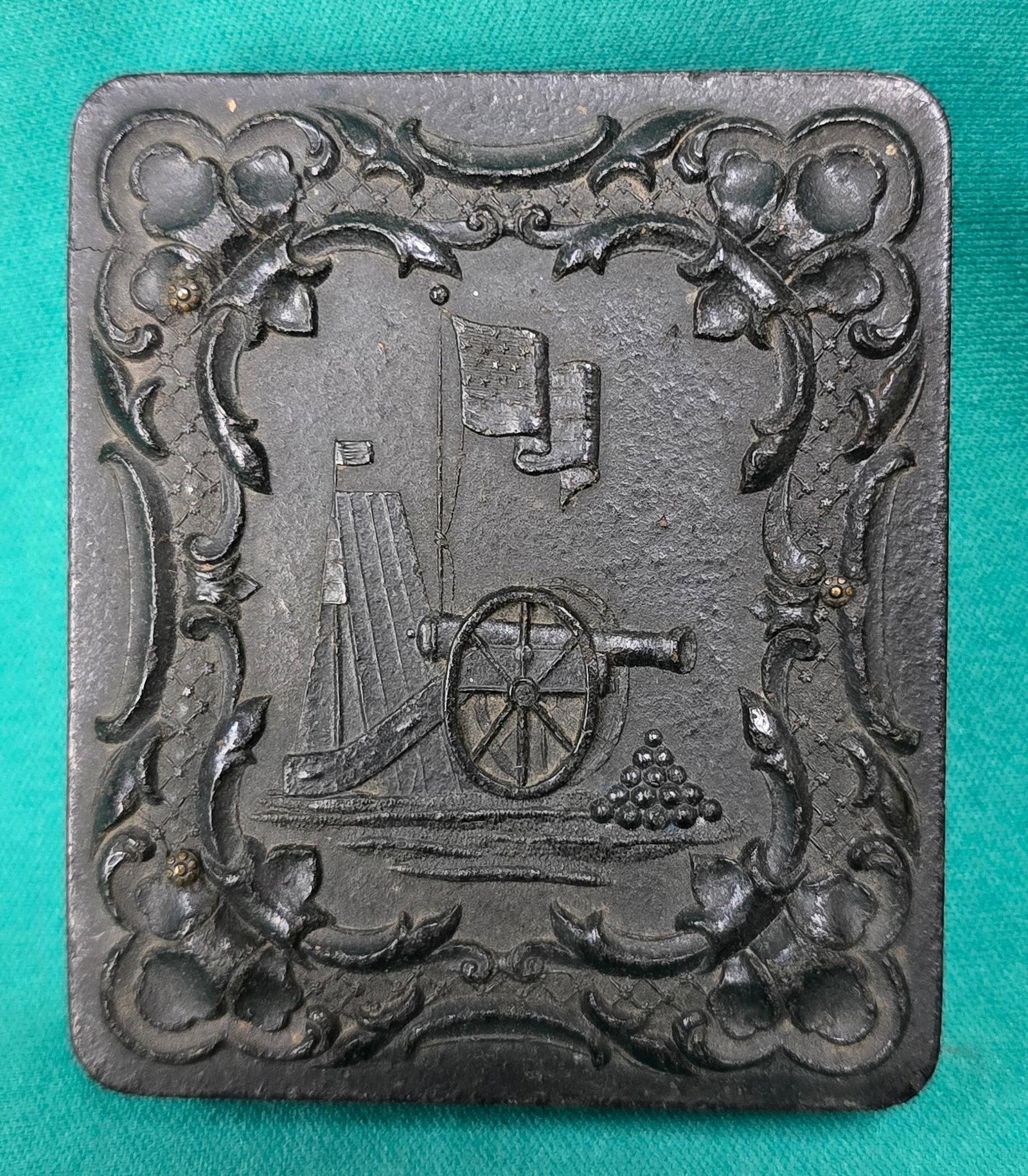 Patriotic Thermoplastic Tintype / Daguerreotype Civil War Image Case: Handsome ninth, 1/9th, plate thermoplastic image case. VG showing only light handling wear. $15 for packing, shipping, and signature service. Insurance is $2 per hundred dollars in value. No shipments