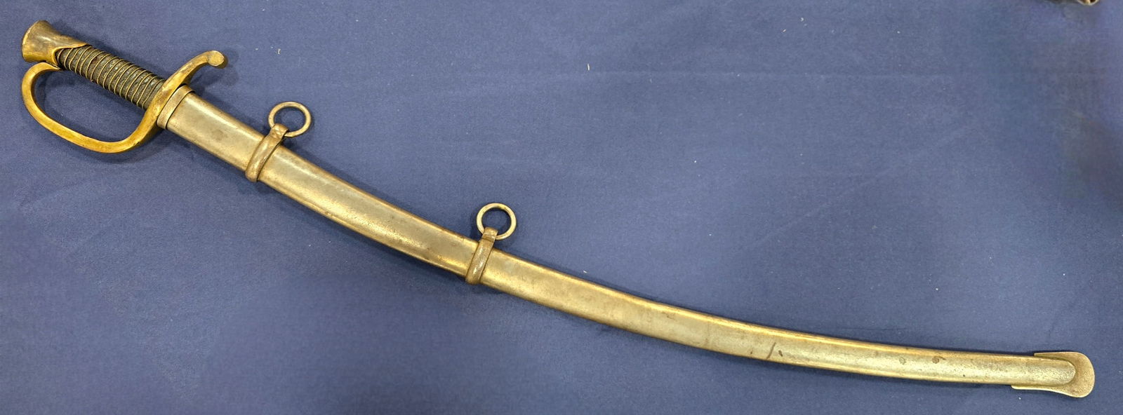 Rarely encountered Civil War artillery saber made by Christopher Roby (1 of 9)