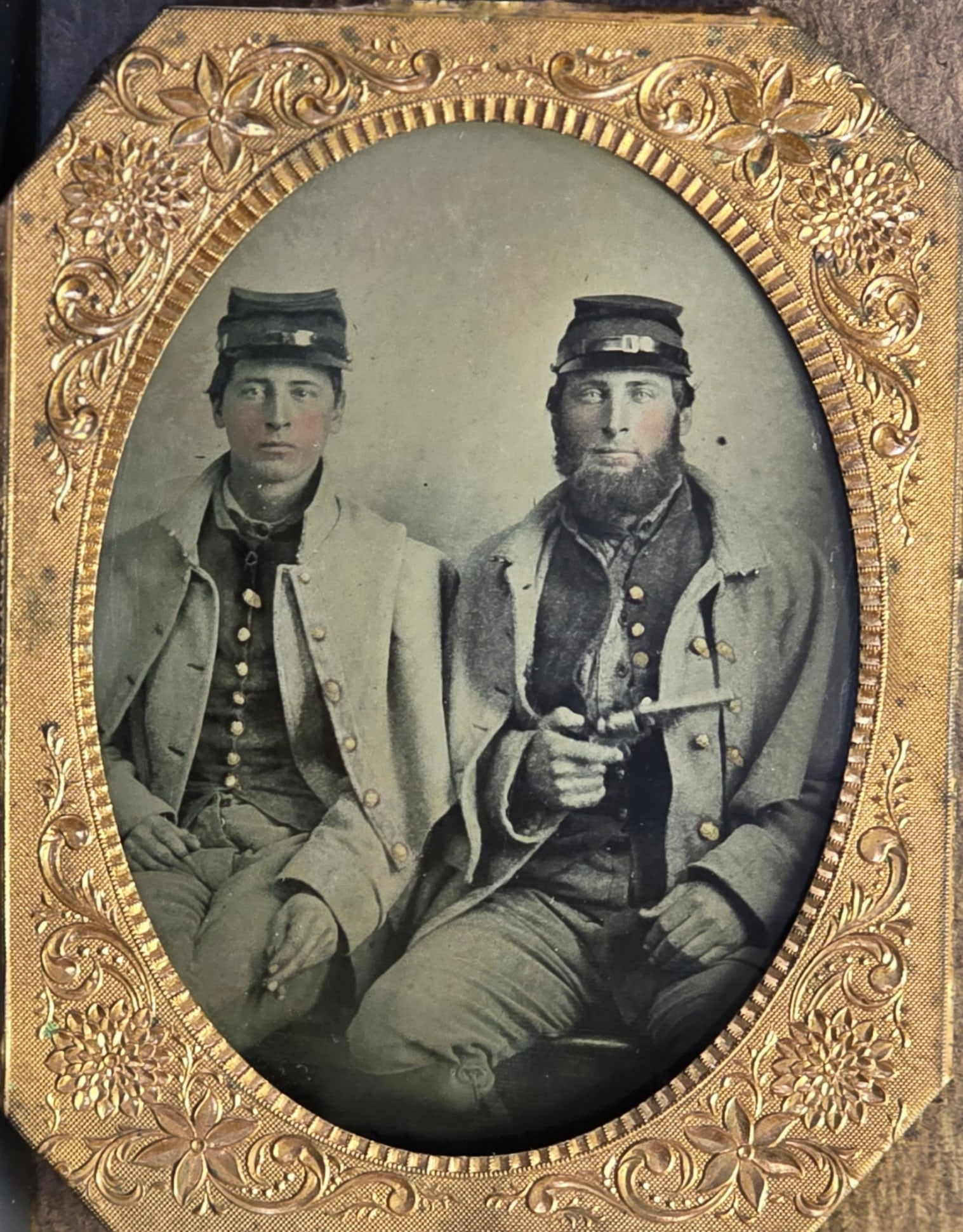 Superb quarter plate tintype armed Yankee soldiers in overcoats (1 of 2)
