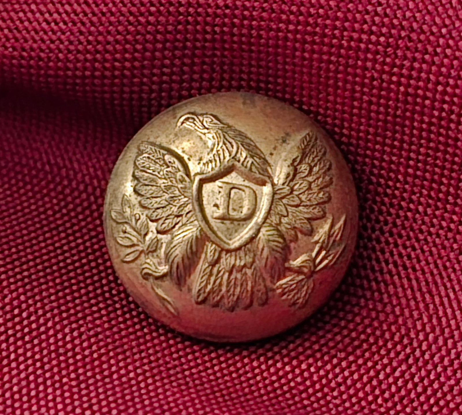 Rare Civil War Eagle 'D' Button: Shipping is $10. $2 insurance for every $100 value. No shipping outside USA.