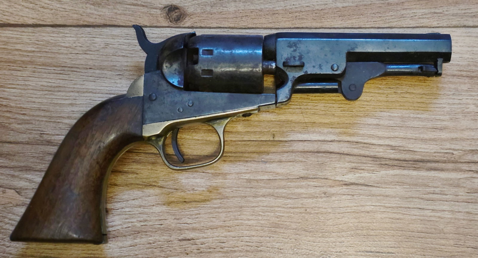 Manhattan Navy revolver (1 of 8)