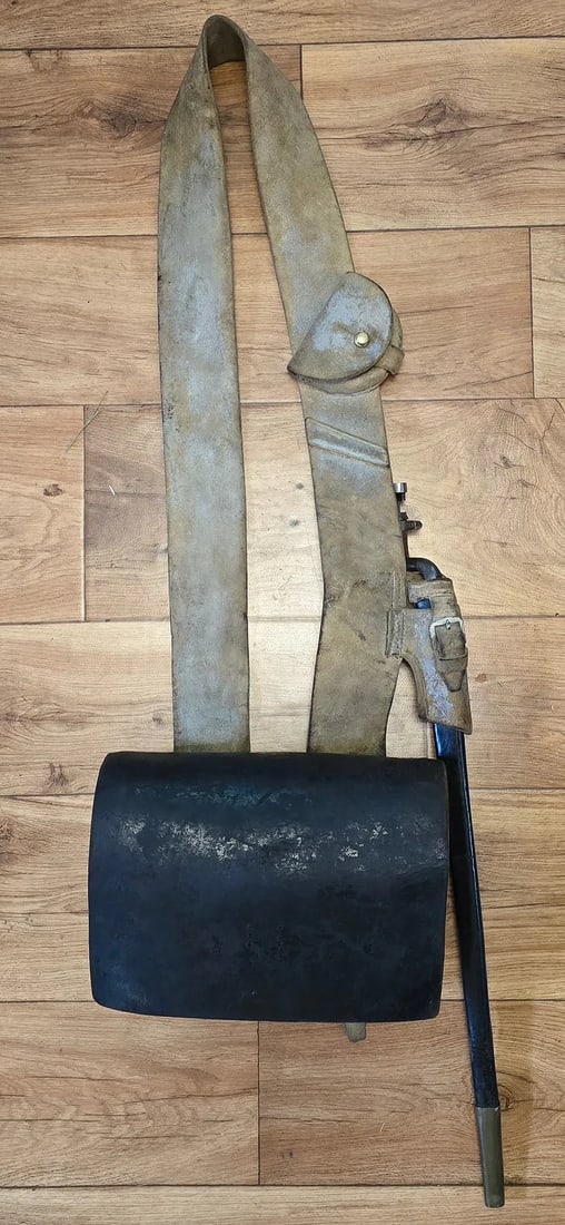 Crimean War English Sergeant's cartridge box rig: This is a new one on me. I had never seen another until this one surfaced locally. It is in excellent condition and consists of a white buff leather shoulder strap with a cap box sewn to it along with