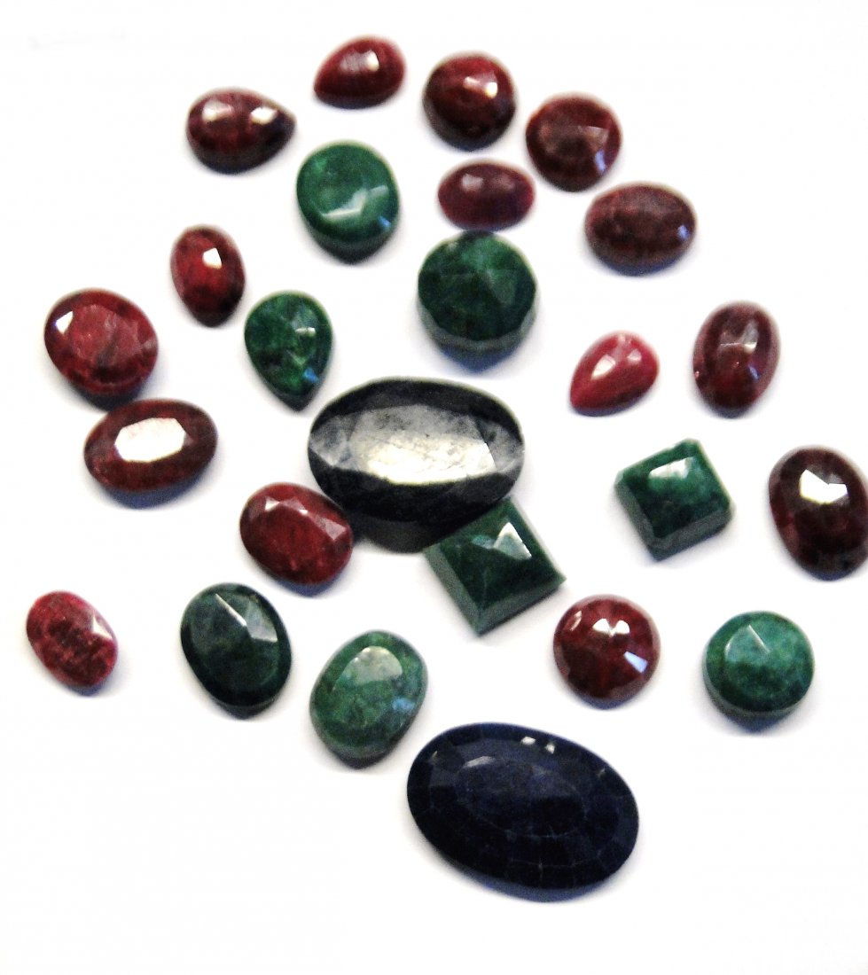 351.55 Carats Rubies Emeralds Blue Sapphires (1 of 3)