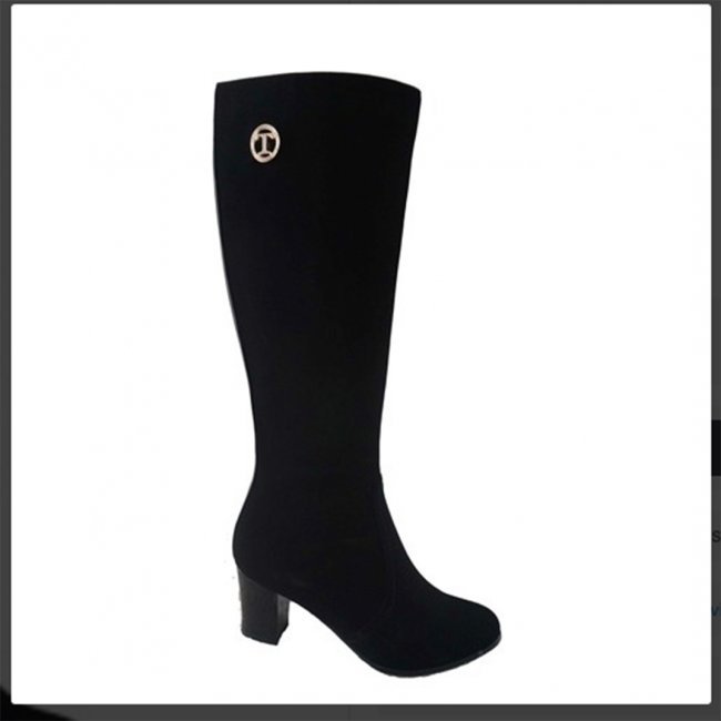 Boots:Women's Black Suede Boots by Dusaka Sz 9 -$180: DUSAKA WOMEN'S BOOTS-Name: Dusaka - GinaSize: 9-9 1/2 (40)Color: BLACKSizing: True to SizeDETAILS: Women's Black Suede Boot Full Length Zipper Leather 3" inch HeelImportedDusaka is an icon to reckon w