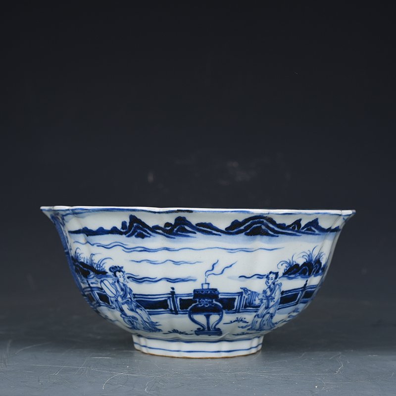 A Exquisite Chinese Porcelain Bowl: Condition:Excellent condition,no frits, chips, cracks, hairlines or restorations.