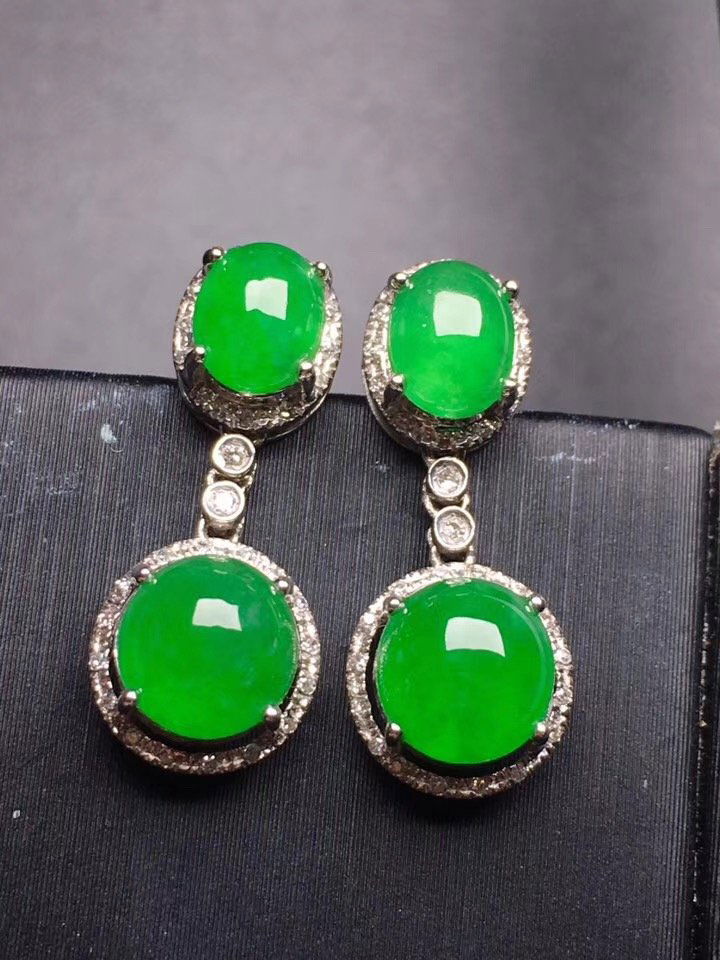 Exquisite natural jadeite jade pendant (1 of 7)