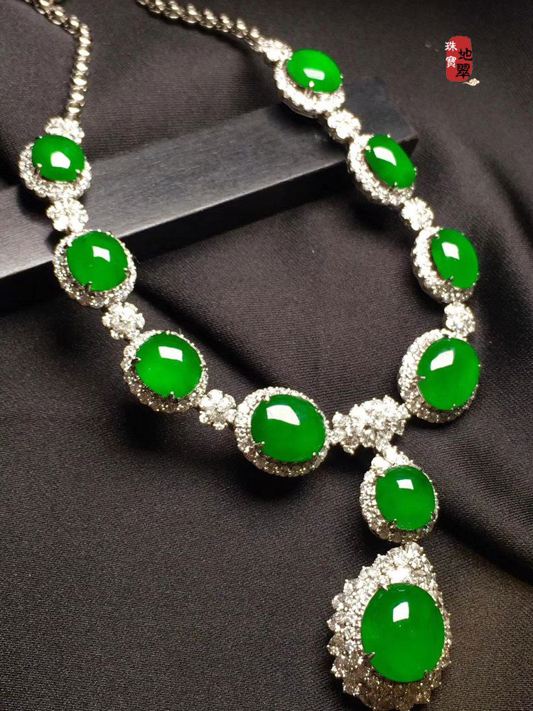 18K Gold & Emerald Jadeite Pendant (1 of 6)