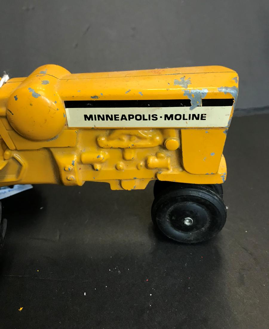 Vintage ERTL Minneapolis Moline Tractor (1 of 8)