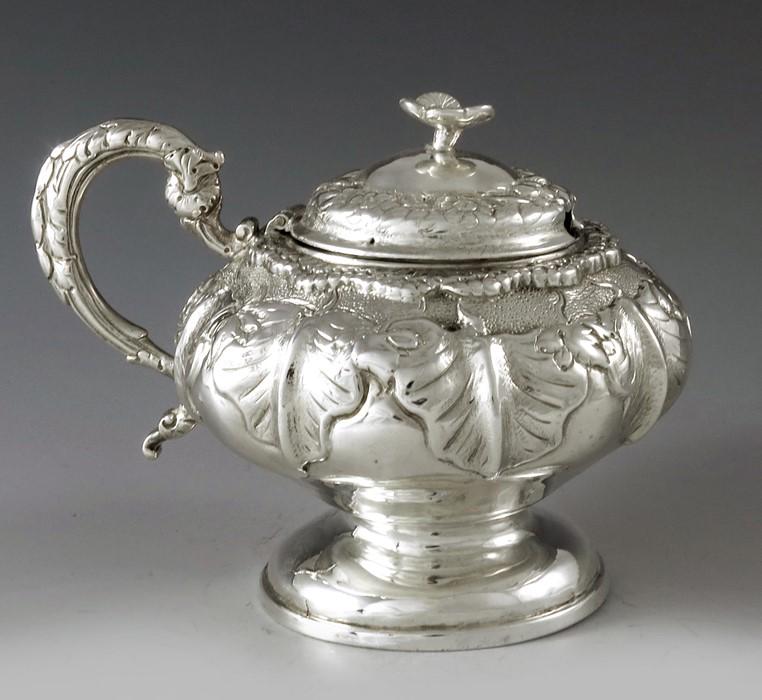 John Fry II, London 1833, a William IV silver mustard (1 of 8)