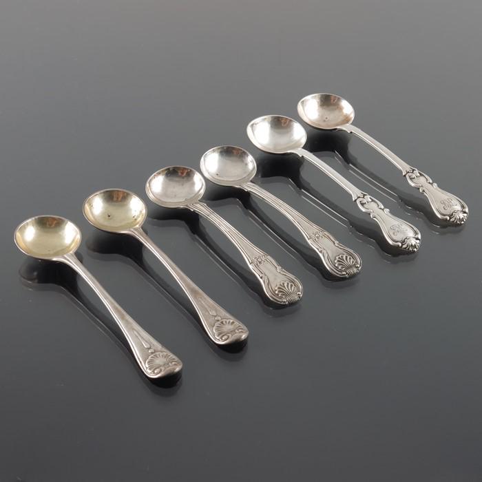 Three pairs of George IV and Victorian silver salt: Three pairs of George IV and Victorian silver salt spoons, various makers including George Gray, London various dates, including King's Hourglass, 1820, Hanoverian Shell and Drop, 1877 and Albert patt