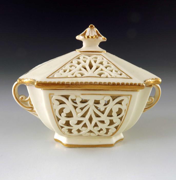 GRAINGER WORCESTER Trio (1835年頃) GRAINGER WORCESTER Trio (1835年頃) Royal Worcester Archives