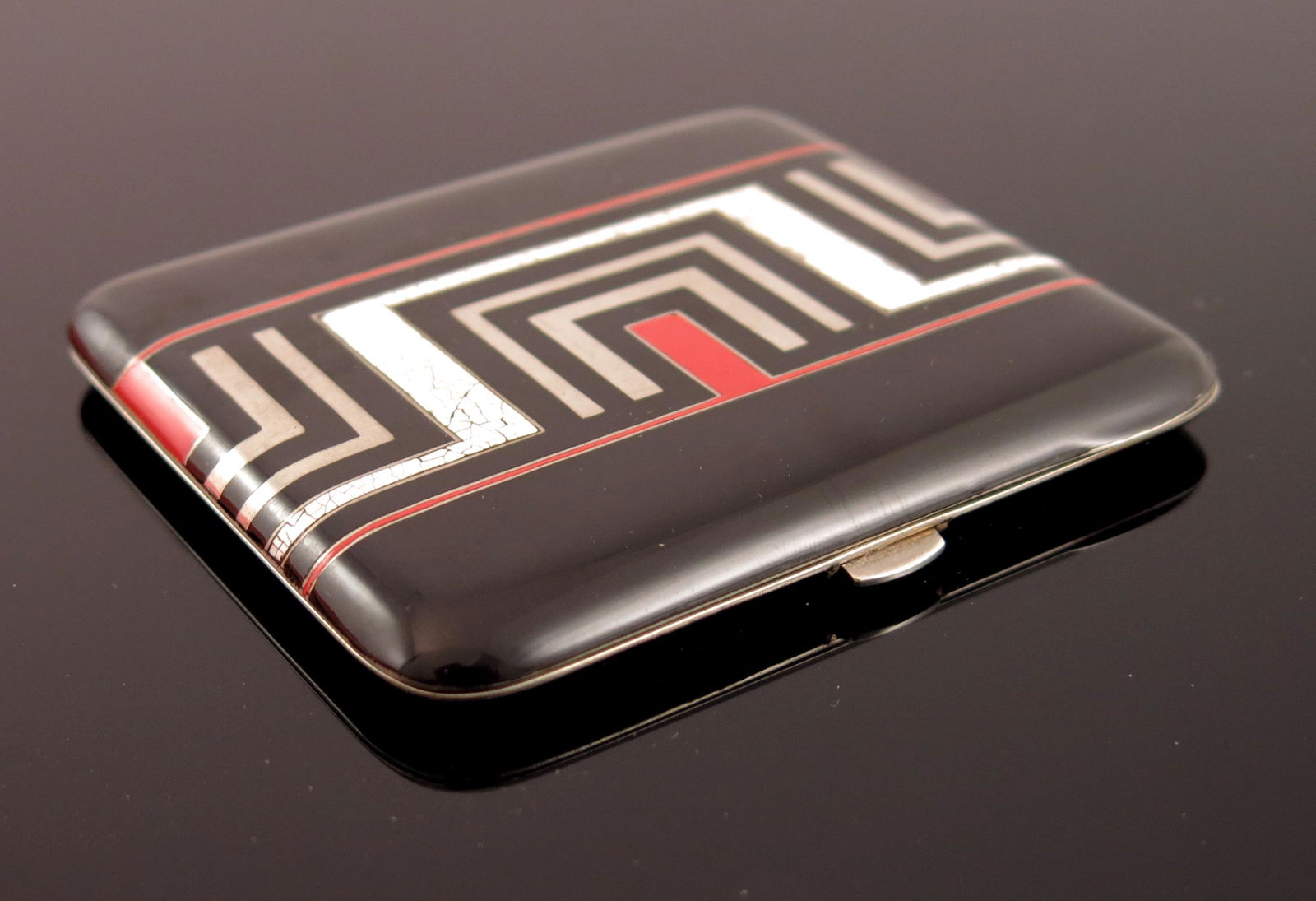 A French Art Deco enamelled cigarette ca (1 of 3)