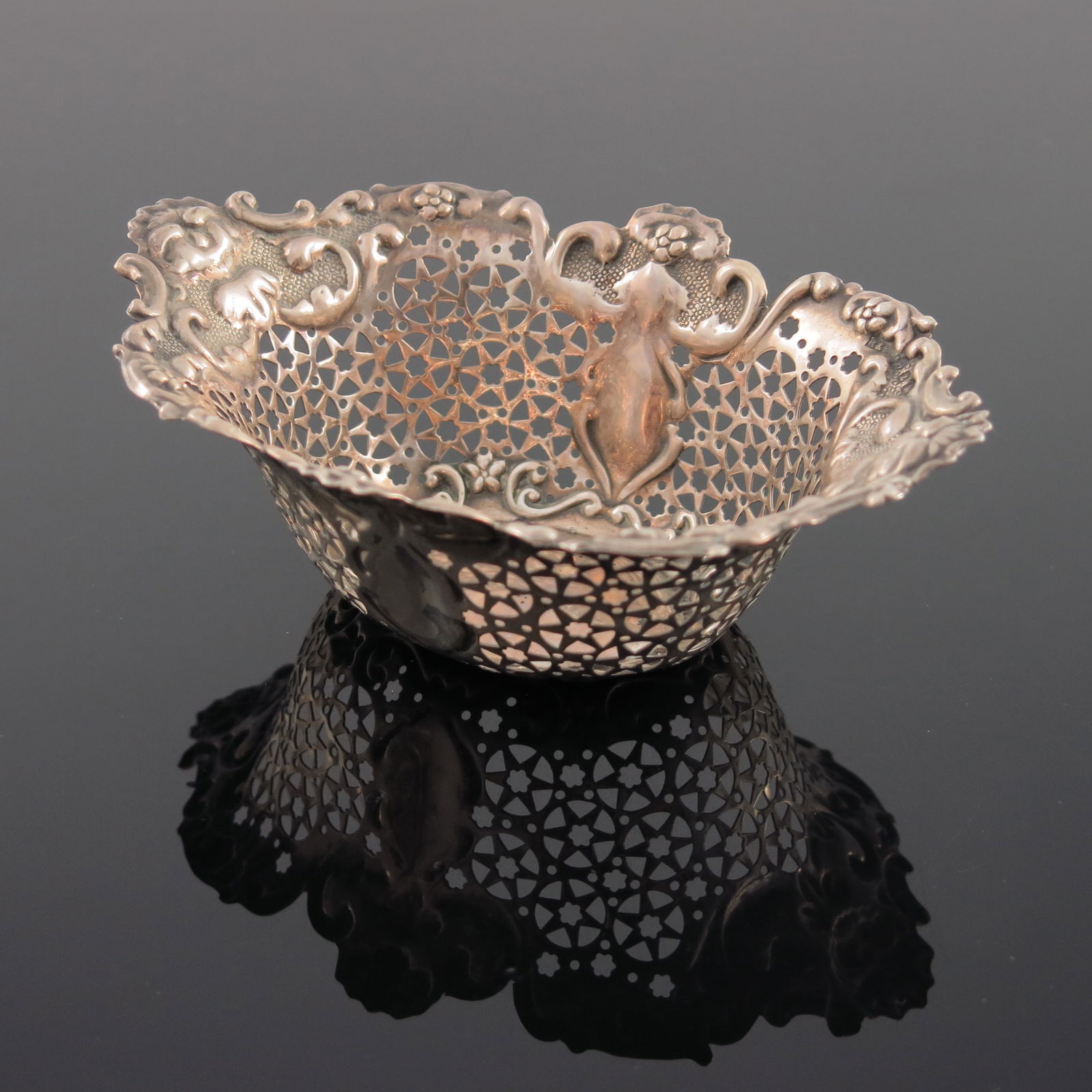 A late Victorian silver bon-bon basket, (1 of 4)