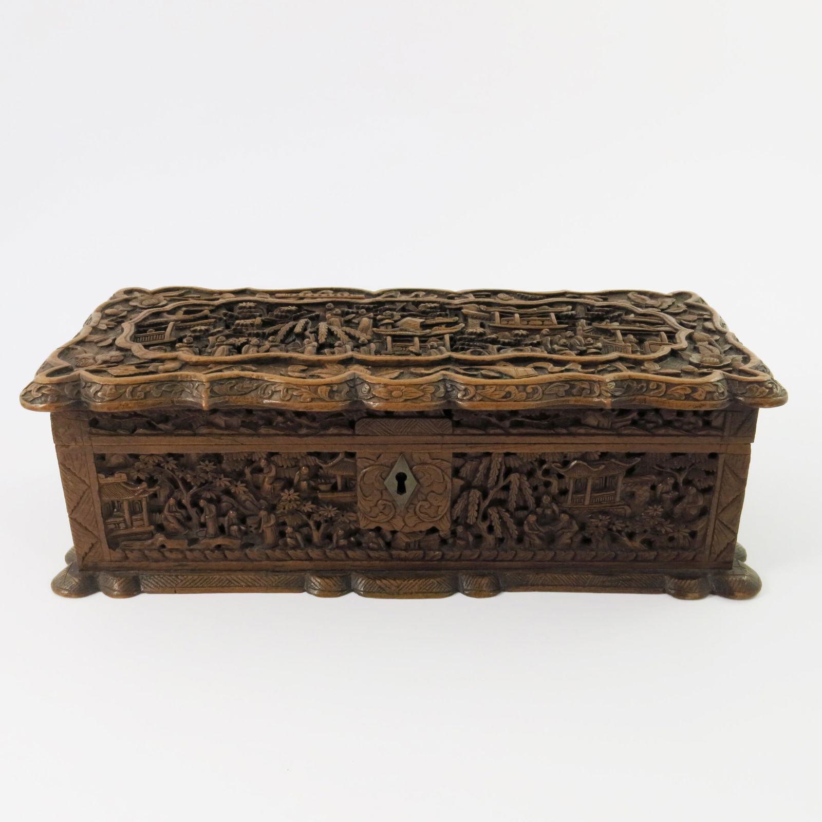 A Chinese treen export table casket, lat (1 of 5)