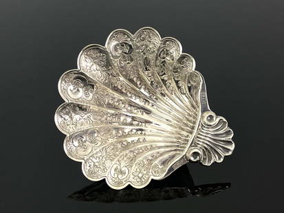 An Elizabeth II silver sweet dish, after: An Elizabeth II silver sweet dish, after Paul de Lamerie, David Hollander & Son, Birmingham 1972, shell form on three feet, 4.5cm high, boxed, 3.91ozt