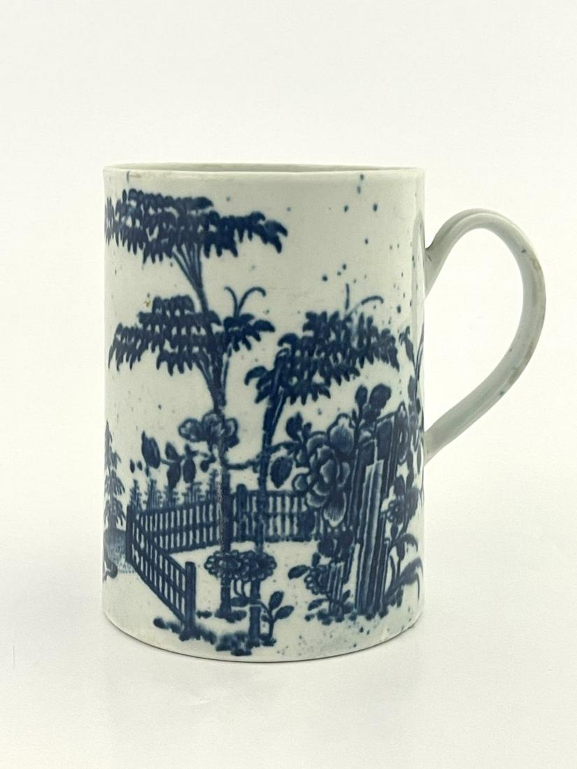 A Worcester blue and white mug: A Worcester blue and white mug