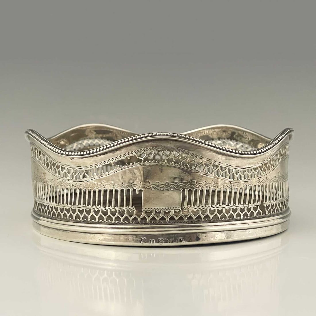 A George III Neoclassical silver bottle (1 of 6)