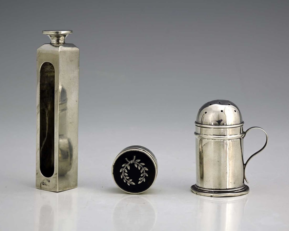 An Edwardian silver combination sealing wax holder and desk seal, with vacant matrix, sponsor's mark (1 of 3)