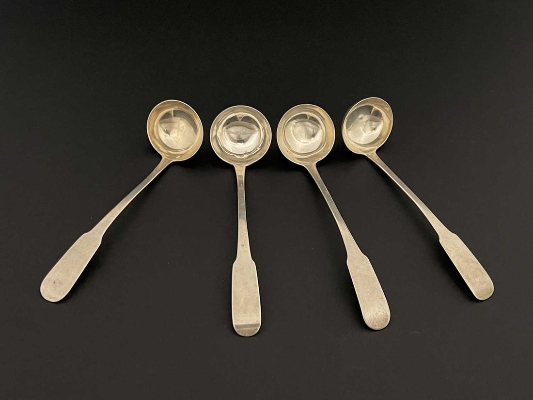 Scotland. A set of four nineteenth-century Scottis: Scotland. A set of four nineteenth-century Scottish provincial silver toddy ladles, possibly James Robertson of Perth, length 16cm, combined weight 118g/3.79ozt approx (4)
