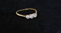 An 18 carat gold three stone diamond rin