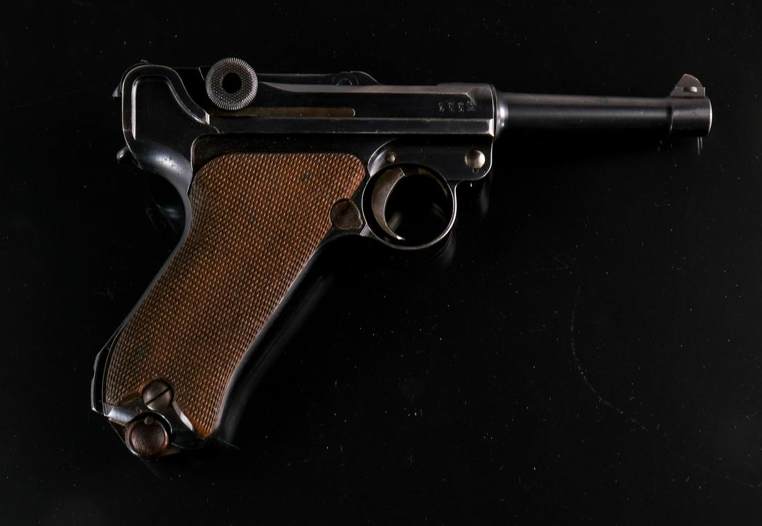 WWI DWM 1916 P08 Luger 9mm Pistol: 1916 dated, DWM (Deutsche Waffen und Munitions Fabriken) WWI Luger. This is not import marked with all visible serial numbers matching and has a matching numbered magazine. This is chambered for 9mm w
