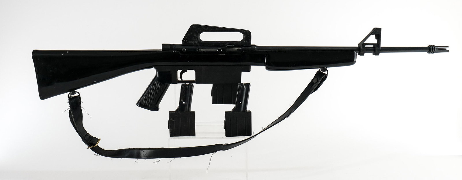 Kassnar Imports 116 MK1 Rifle .22 LR: Kassnar Imports Model 116 MK1 in .22 long rifle with three, fifteen round removable magazines and a 19" barrel made in the Philippines. The plastic "S" butt plate is in very good clean condition with 