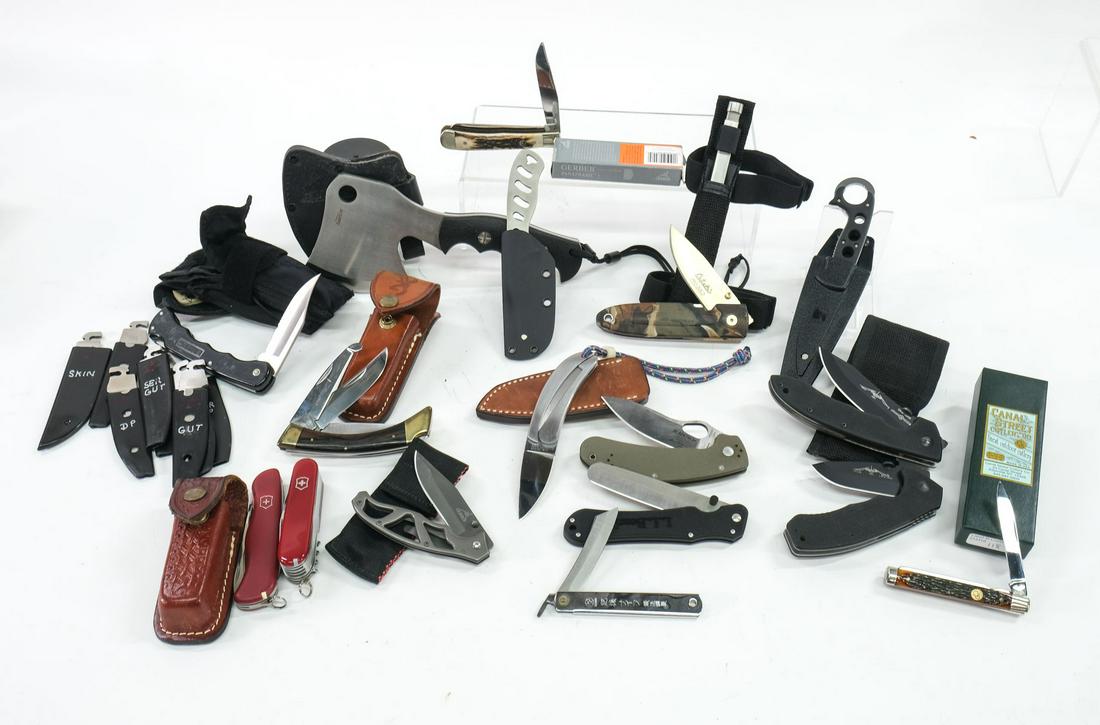 Folding / Carry Knife Group of 19pcs: 19 Knives made by Emerson (CQC-14, use and wear), Spyderco, Gerber, Bladetech, Victorinox, and more. All appear to be unused, like new. Only some storage wear, scuffs and light scratches. 19 knives to
